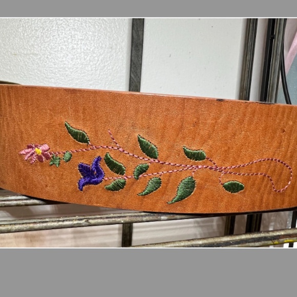 Linea Pelle Leather Embroidered Colorful Peacock Floral  display picture 1